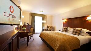 Premium bedding, in-room safe, desk, iron/ironing board