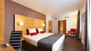Luxe beddengoed, een kluis op de kamer, een bureau