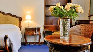 Hypo-allergenic bedding, minibar, in-room safe, desk