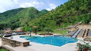 2 outdoor pools