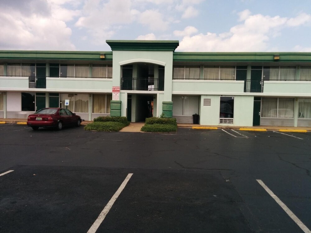 Exterior, Express Inn East