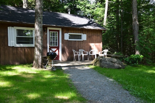 Great Place to stay Stowe Cabins in the Woods near Waterbury 