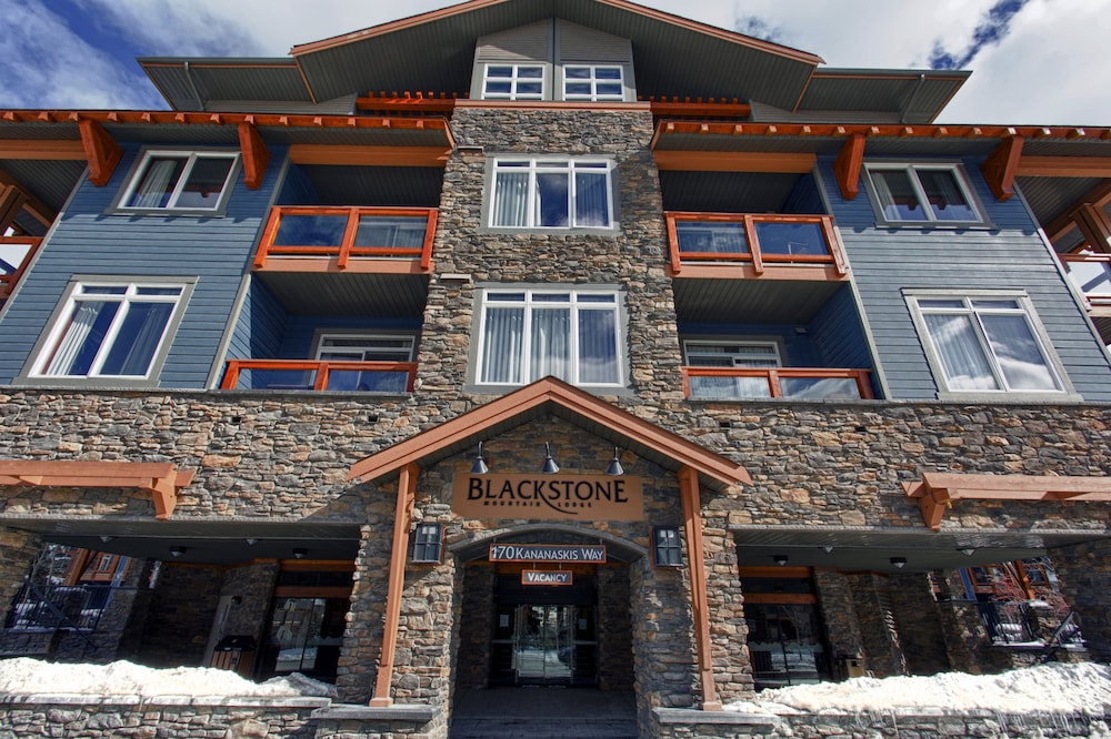 Exterior detail, Blackstone Mountain Lodge by CLIQUE