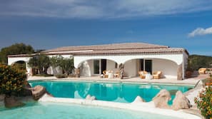 2 piscines extérieures