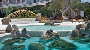 2 piscines extérieures