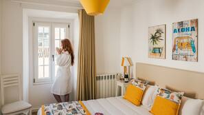 Minibar, coffres-forts dans les chambres, bureau, rideaux occultants