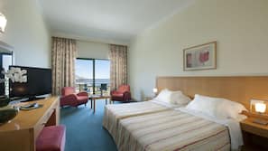 Een minibar, een bureau, gratis wifi