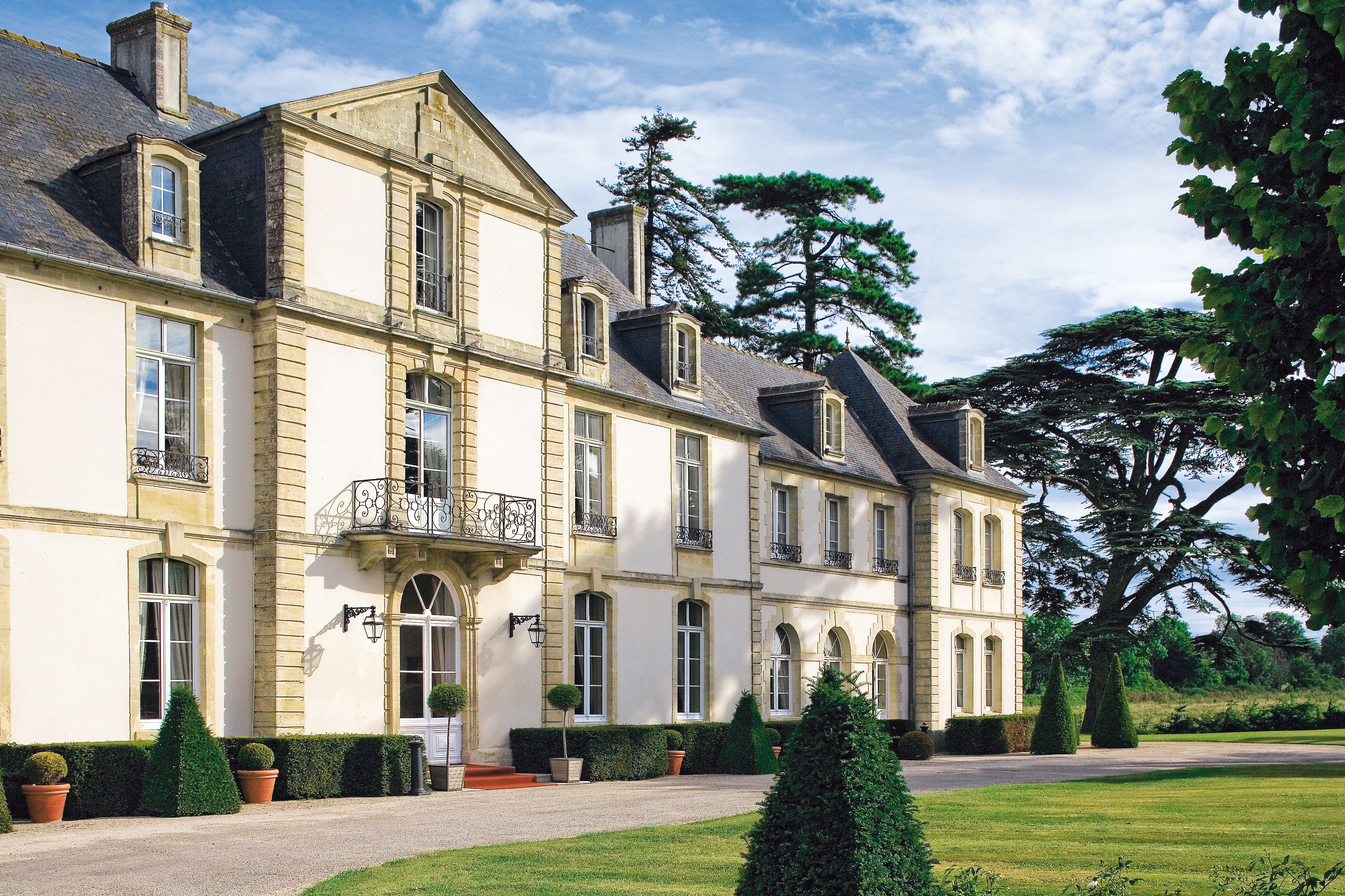 Hôtel Chateau De Sully in Bayeux, France