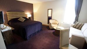 Hypo-allergenic bedding, desk, iron/ironing board, free WiFi