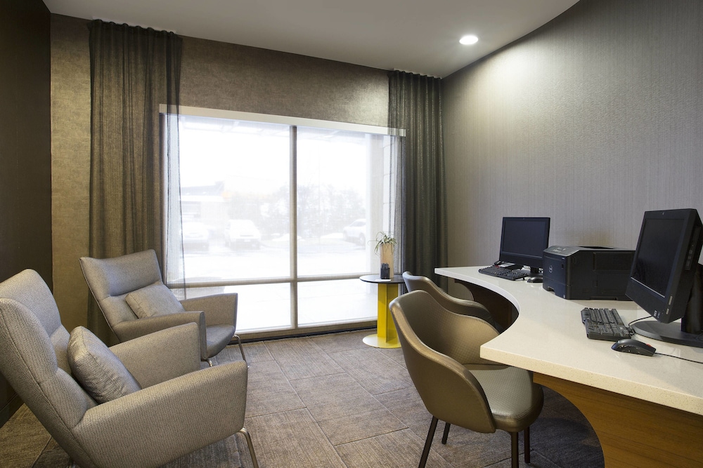 Business center, Springhill Suites Marriott Airport