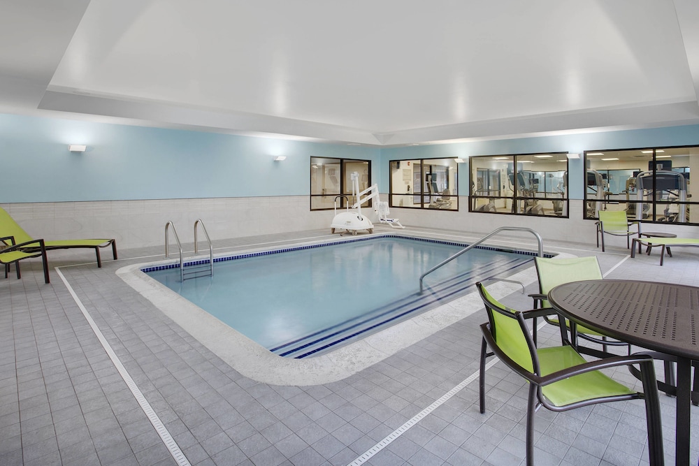 Indoor pool, Springhill Suites Marriott Airport