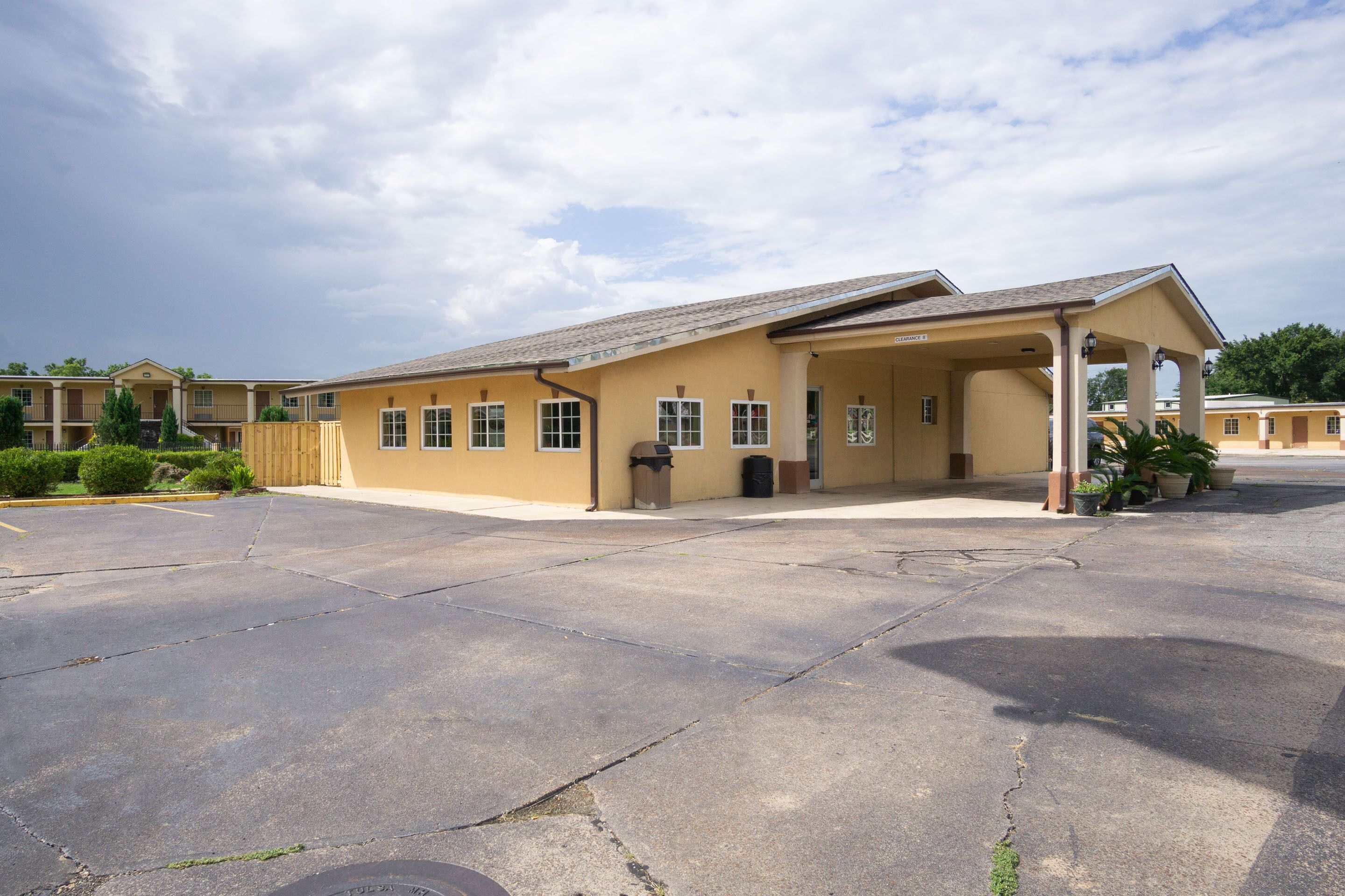 Woodridge Inn And Suites In Miami Ok Expedia