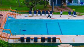 Piscine extérieure