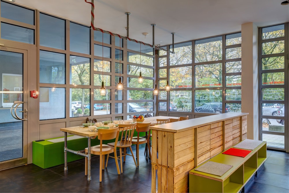 Photo - MEININGER Hotel Hamburg City Center