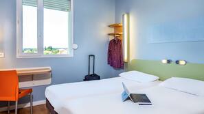 Roupas de cama premium, escrivaninha, quartos à prova de som