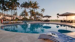 2 outdoor pools