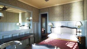 Luxe beddengoed, een kluis op de kamer, een strijkplank/strijkijzer