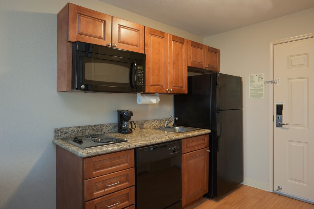 Candlewood Suites Perrysburg, an IHG Hotel