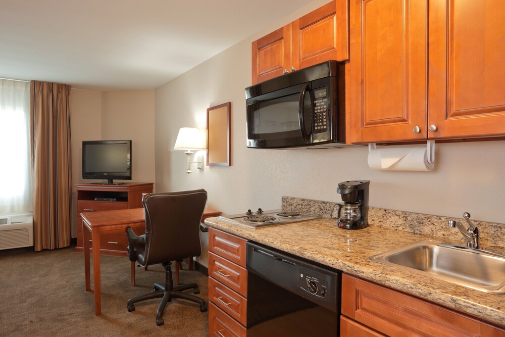 Candlewood Suites Perrysburg, an IHG Hotel