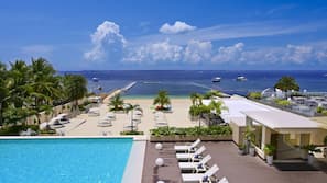 Private beach, sun-loungers, beach umbrellas, beach towels