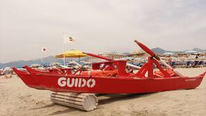 Una spiaggia nelle vicinanze