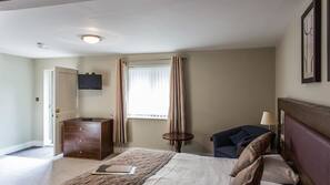Iron/ironing board, free WiFi, linens