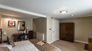 Iron/ironing board, free WiFi, linens
