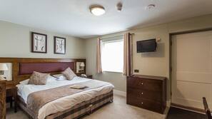 Iron/ironing board, free WiFi, linens