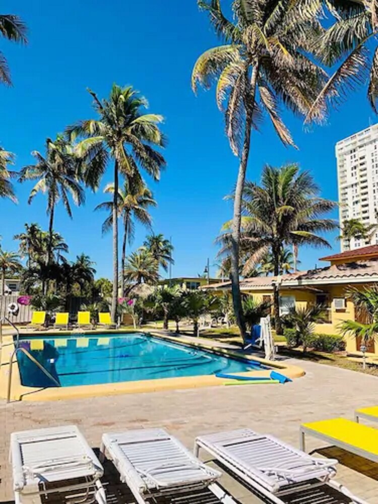 Pool, Ebb Tide Resort Oceanfront