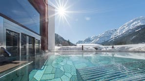 Piscine couverte, piscine extérieure