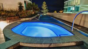 Outdoor spa bath