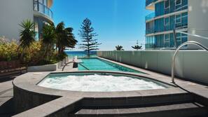 Outdoor spa bath