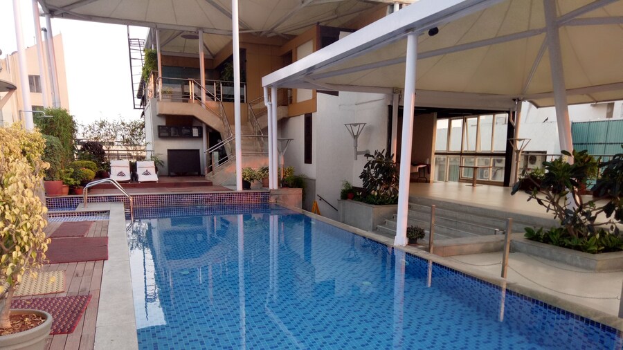 Iris Hotel