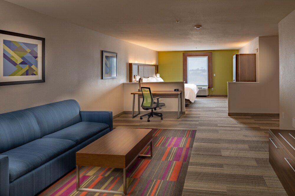 Room, Holiday Inn Express & Suites N Waco Area - West, an IHG Hotel