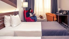 Minibar, coffre-forts dans les chambres, bureau, chambres insonorisées