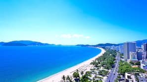 Beach nearby, white sand, sun-loungers, beach umbrellas