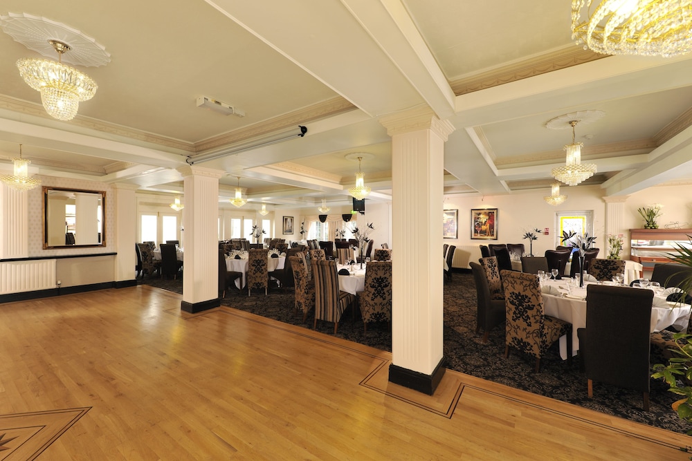 Clifton Park Hotel 2018 Room Prices Deals Reviews Expedia Hotel Entrance Featured Image