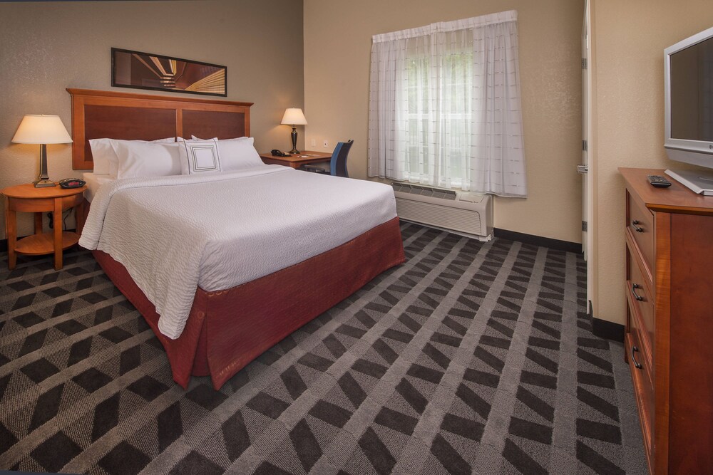 Towneplace Suites by Marriott Clinton at Joint Base Andrews in Waldorf