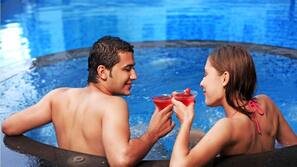 Outdoor spa bath