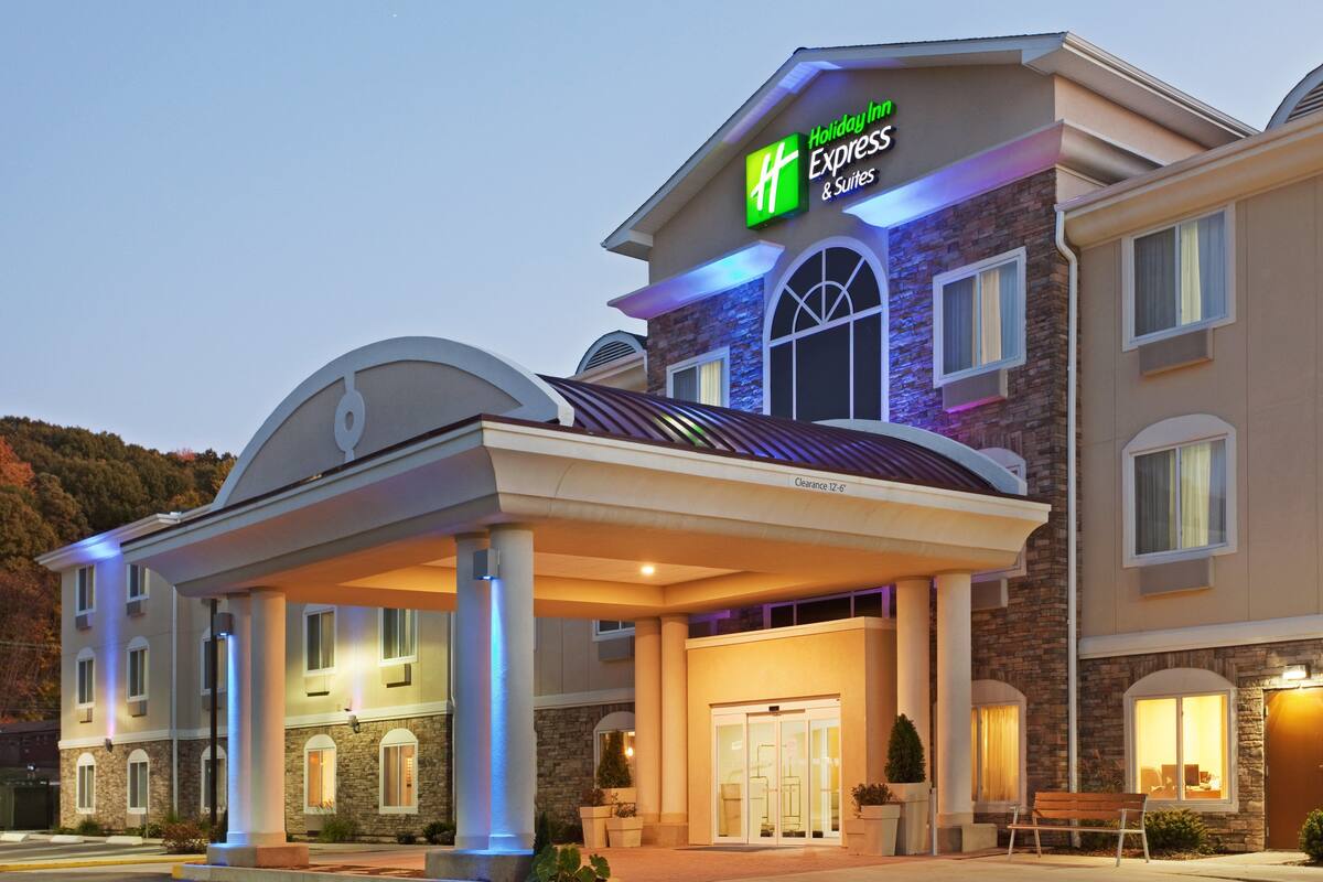 Holiday Inn Express Hotel Suites Meriden In Hartford Ct Expedia