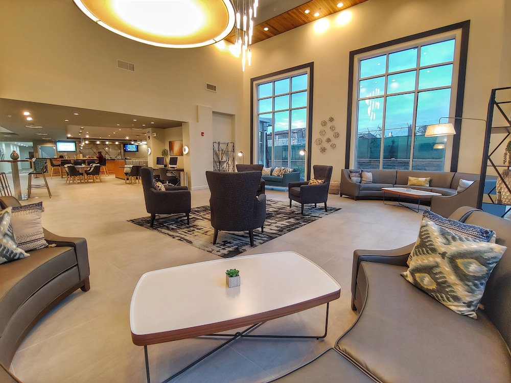 Radisson Hotel Atlanta Airport in Atlanta Best Rates & Deals on Orbitz