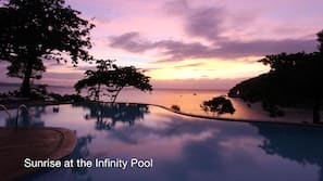 7 outdoor pools, free pool cabanas, pool umbrellas