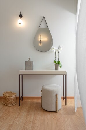 Comfort Room | In-room safe, iron/ironing board, free WiFi, bed sheets