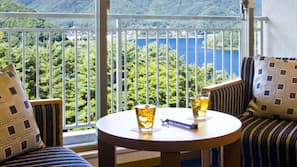 In-room safe, blackout drapes, linens, wheelchair access