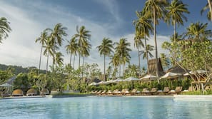 2 outdoor pools