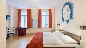 1 Schlafzimmer, Zimmersafe, individuell dekoriert