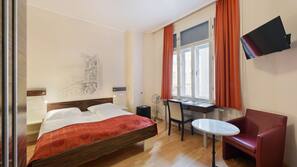 1 Schlafzimmer, Zimmersafe, individuell dekoriert