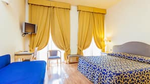 Hypo-allergenic bedding, in-room safe, desk, blackout curtains