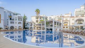 2 udendørs pools