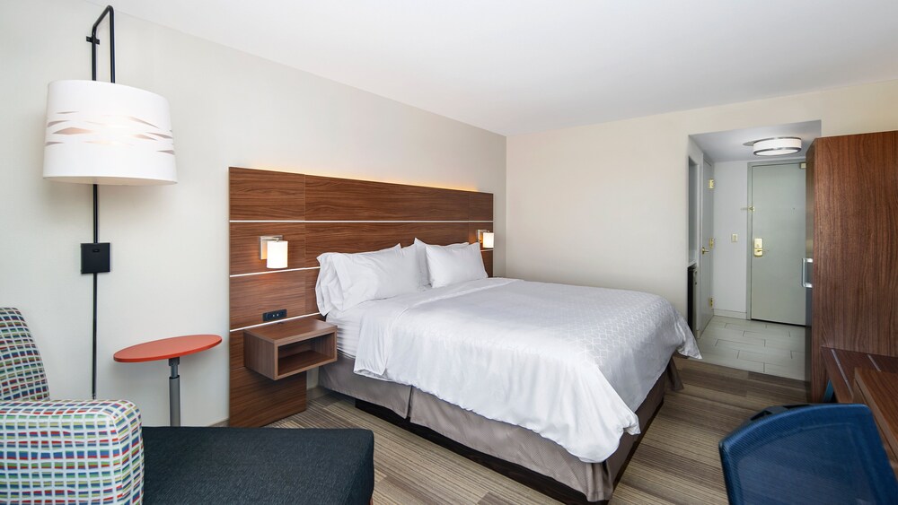 Holiday Inn Express Hotel & Suites Dinuba West, an IHG Hotel